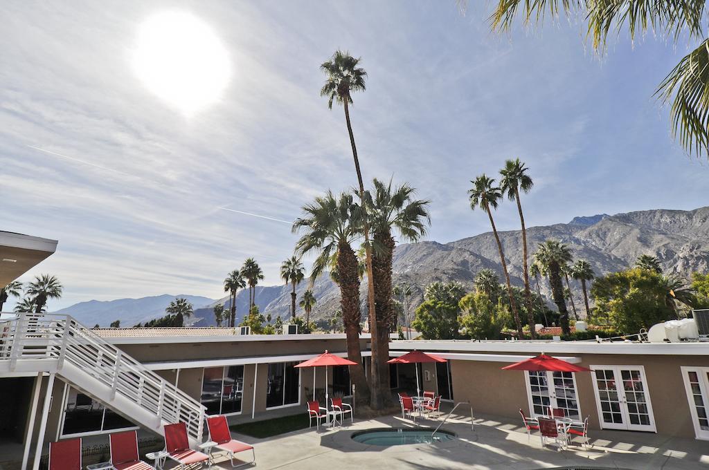Bearfoot Inn - Clothing Optional Hotel For Gay Men Palm Springs Exterior photo