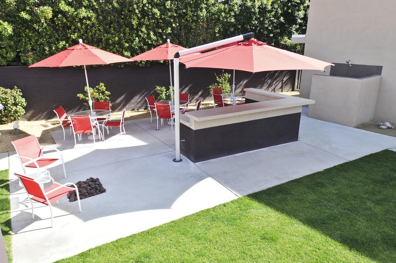 Bearfoot Inn - Clothing Optional Hotel For Gay Men Palm Springs Exterior photo