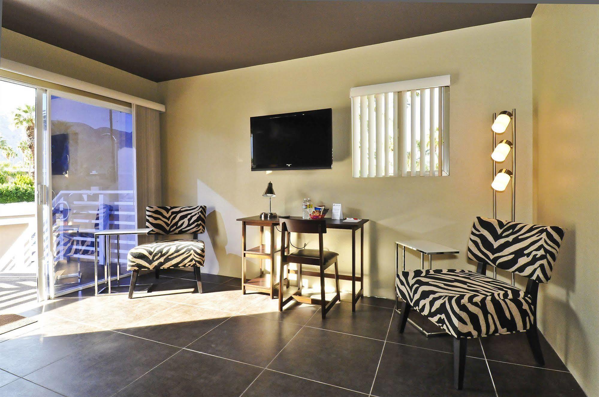 Bearfoot Inn - Clothing Optional Hotel For Gay Men Palm Springs Exterior photo