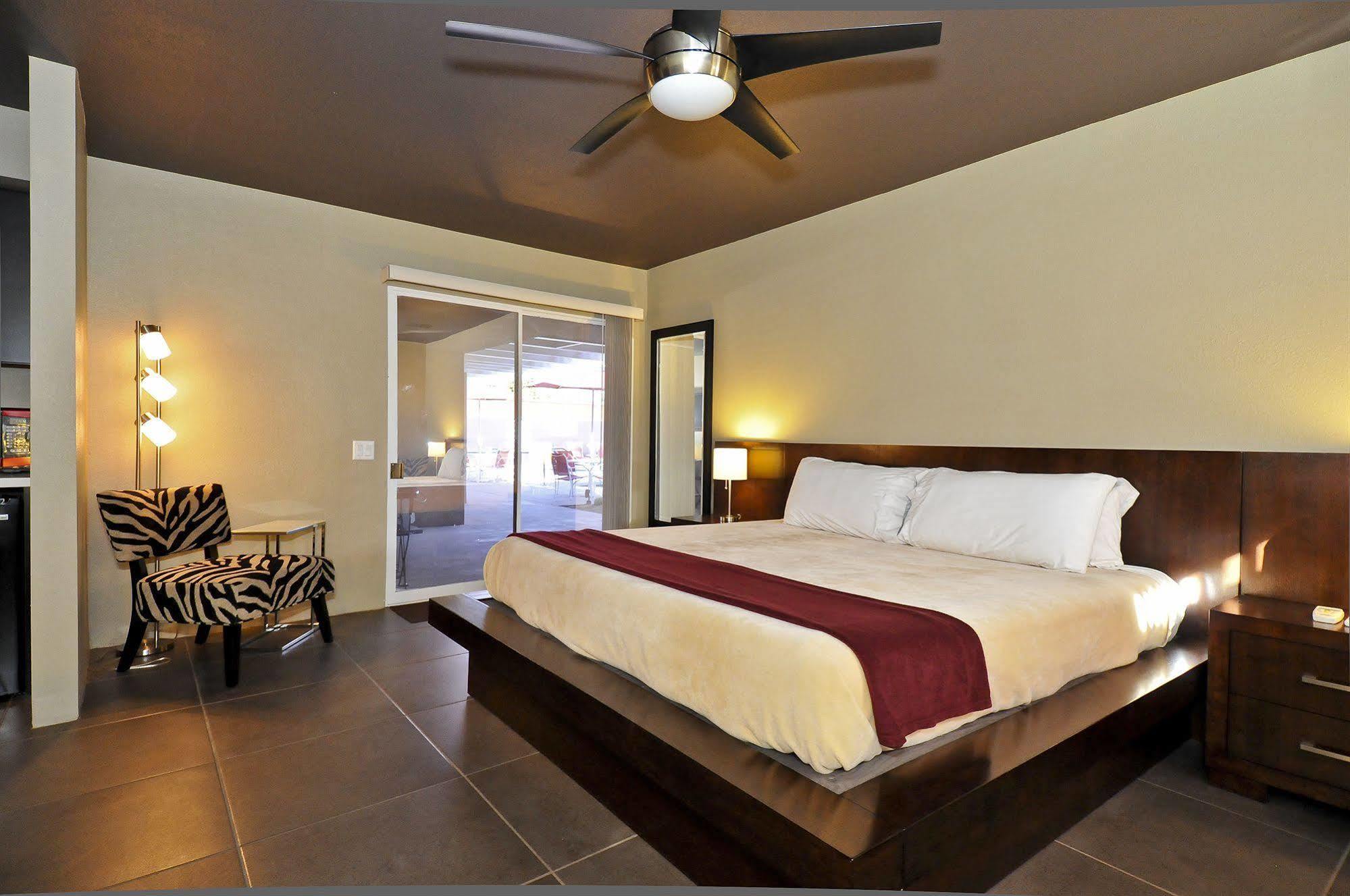 Bearfoot Inn - Clothing Optional Hotel For Gay Men Palm Springs Exterior photo