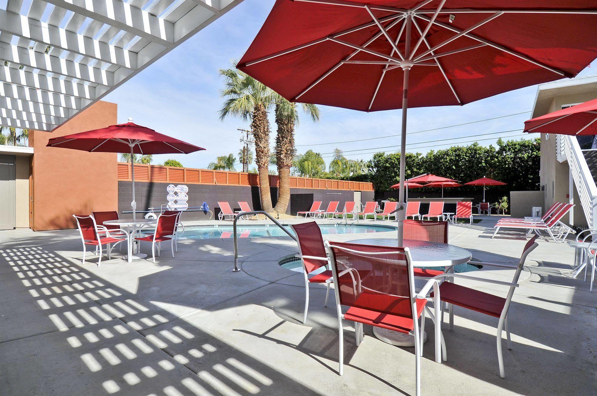Bearfoot Inn - Clothing Optional Hotel For Gay Men Palm Springs Exterior photo