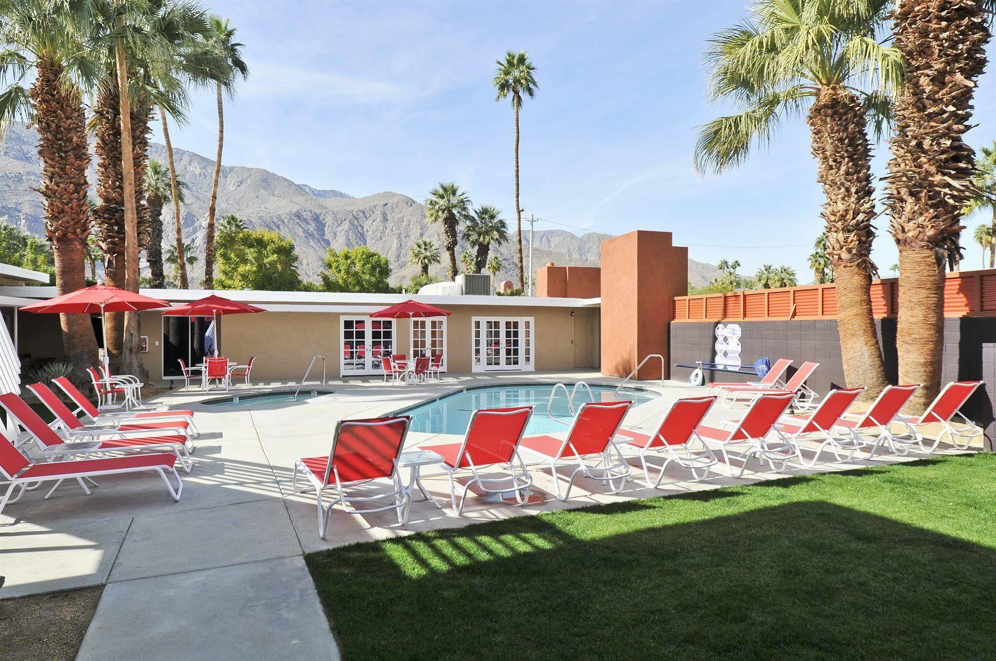 Bearfoot Inn - Clothing Optional Hotel For Gay Men Palm Springs Exterior photo